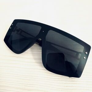 Forever 21 Black Oversized Sunglasses